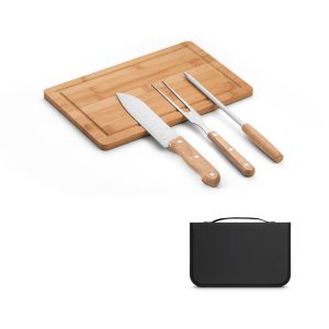 Kit churrasco em estojo, composto por tábua em bambu e 3 utensílios em aço inox e madeira de Seringueira: faca japonesa, garfo e afiador.