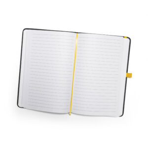 Caderno | Moleskine A5 em couro sintético com capa dura. Contém 80 folhas pautadas, fita separadora, elástico e suporte para esferográfica.